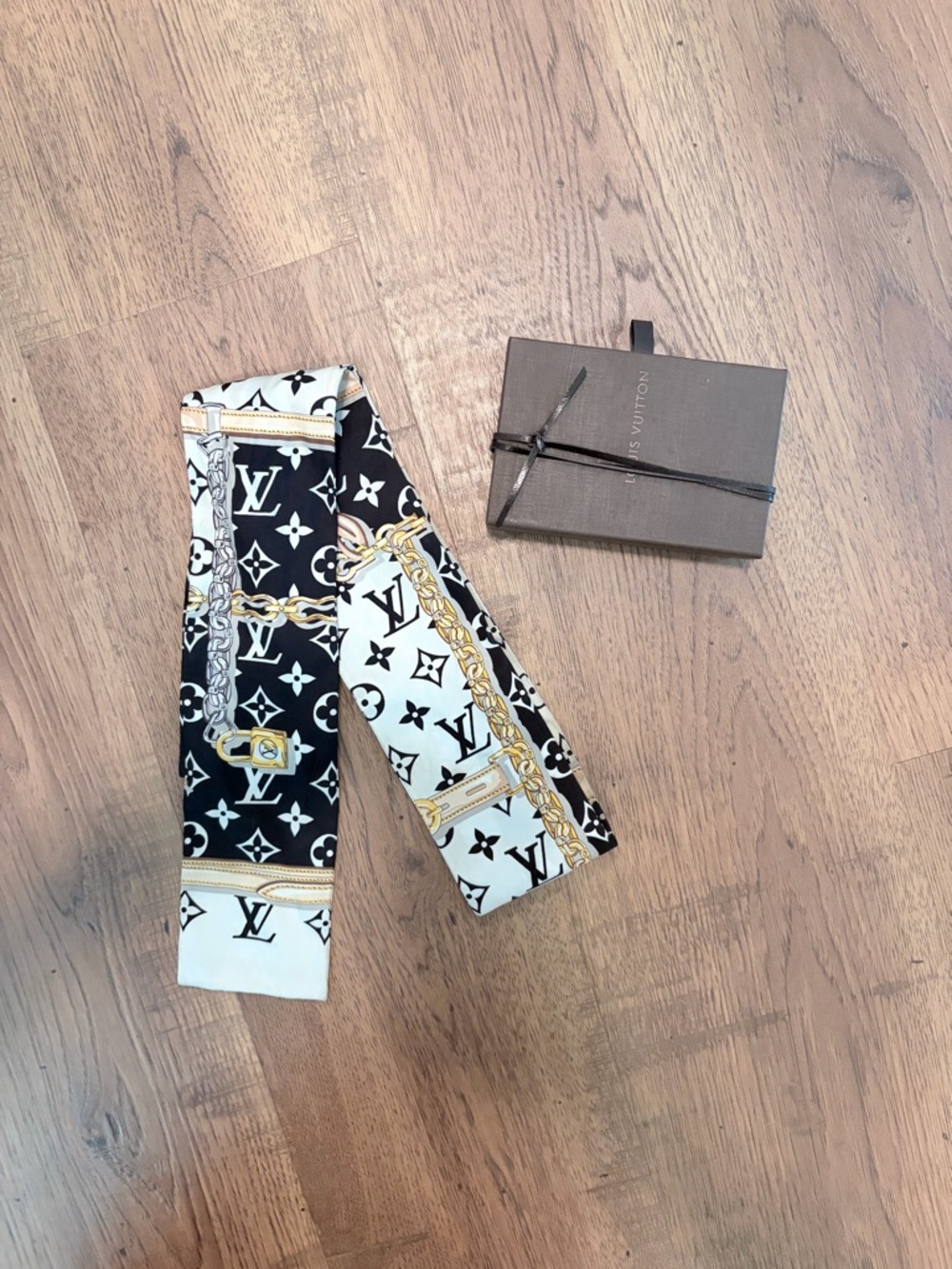 Louis Vuitton Black, White & Gold Monogram Silk Bandau/Twilly - Picture 4 of 6